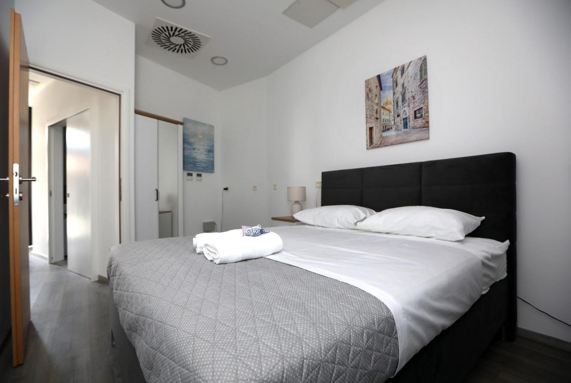 D R Apartments Šibenik Esterno foto