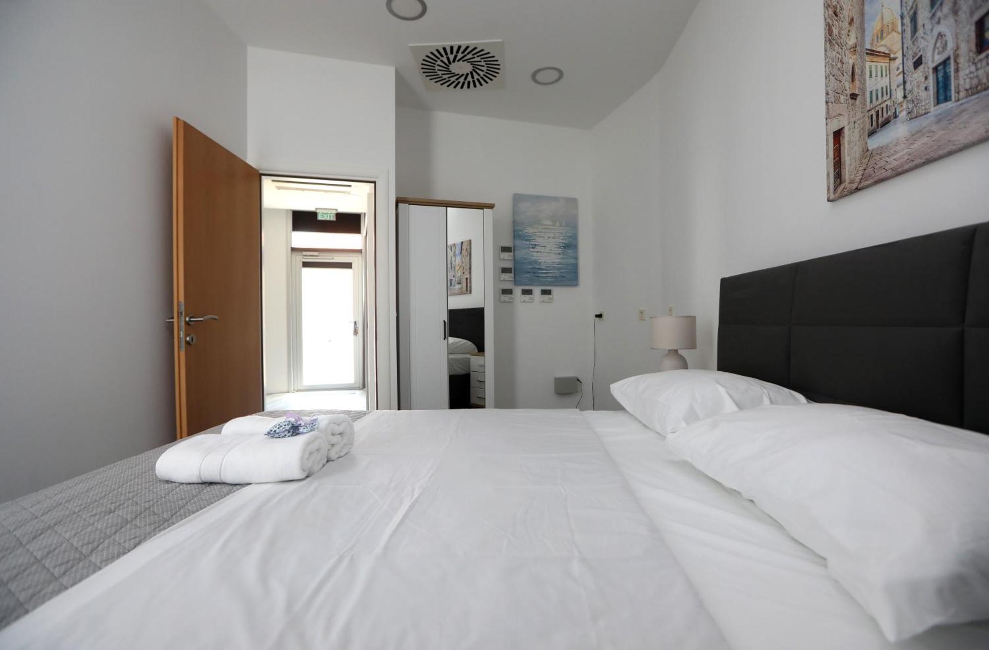 D R Apartments Šibenik Esterno foto